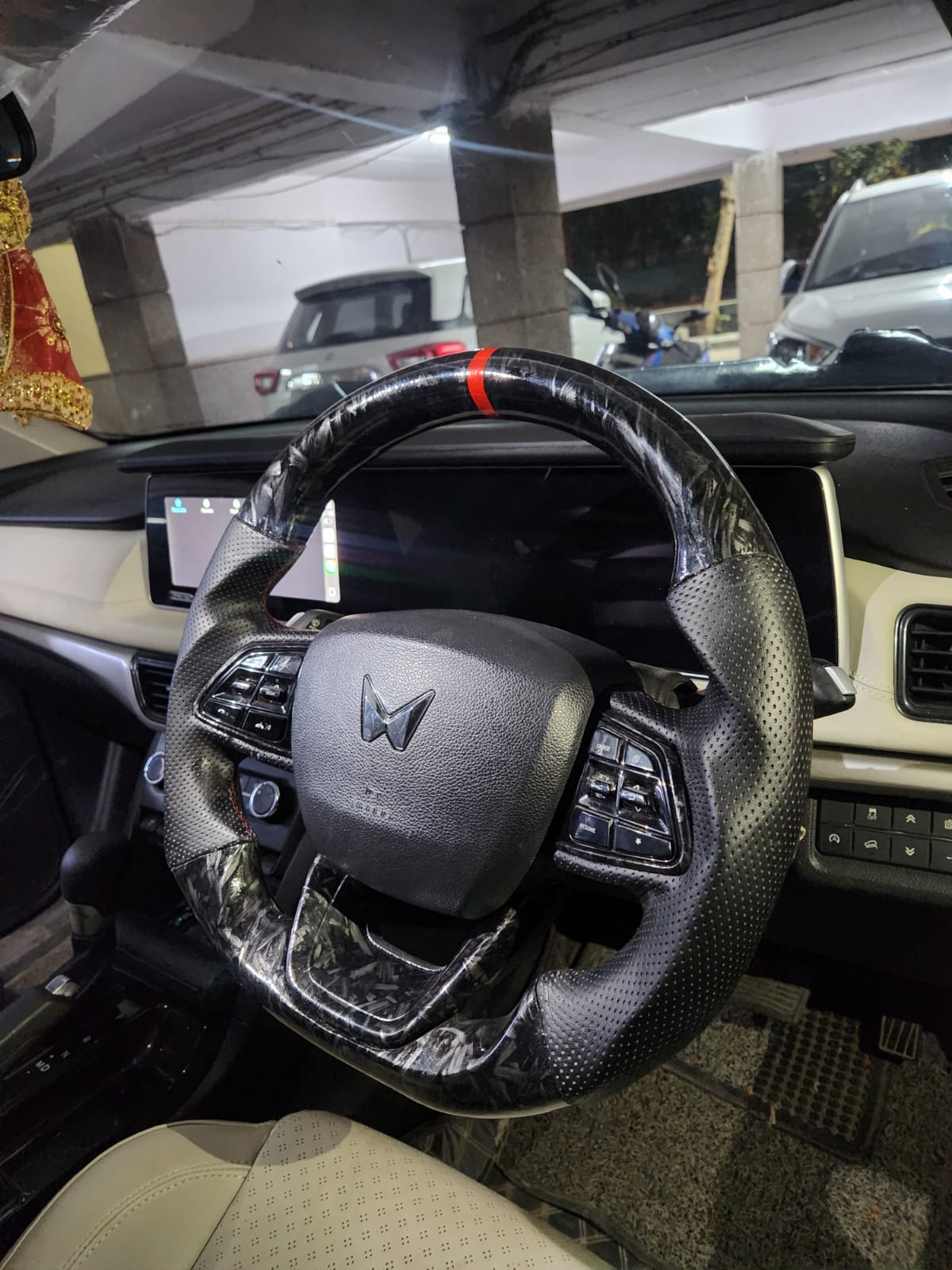 MAHINDRA(NEW) - IMPORTED CARBON FIBER STEERING WHEEL